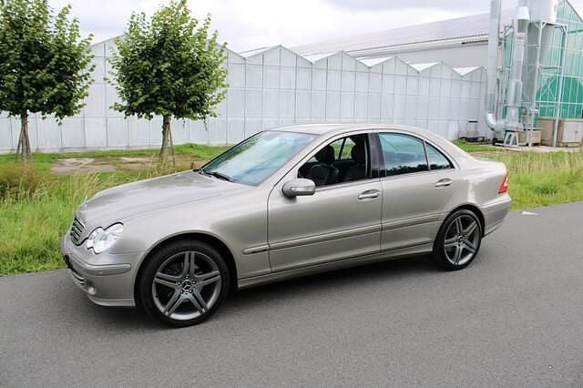 Grijs, metallic lak Gebruikt 2006 Mercedes C280 Elegance Sedan | € 7.950 - Afbeelding 1/4