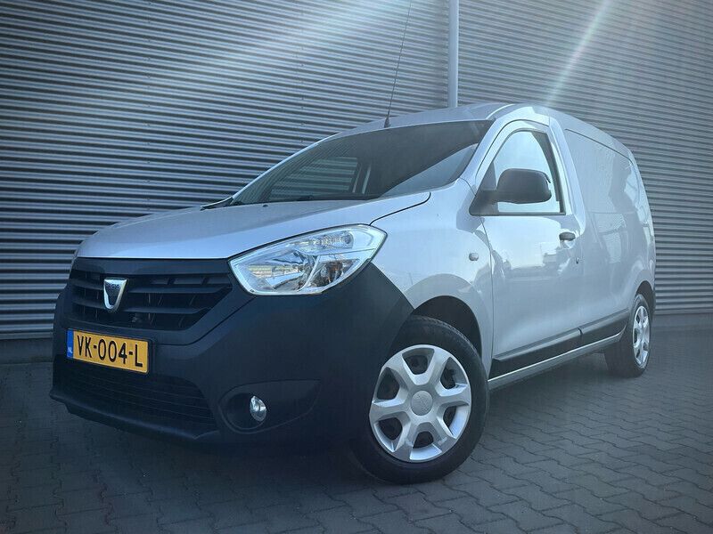 Grijs Gebruikt 2014 Dacia Dokker Ambiance Van | € 6.352 - Afbeelding 1/4