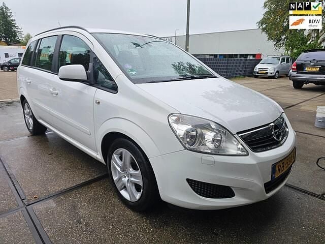 Wit Gebruikt 2010 Opel Zafira Cosmo MPV | € 2.499 (Eerlijke prijs) - Afbeelding 1/4