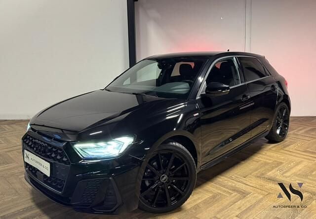 Zwart Gebruikt 2021 Audi A1 Sportback S-Line Hatchback | € 24.940 (Goede deal) - Afbeelding 1/4