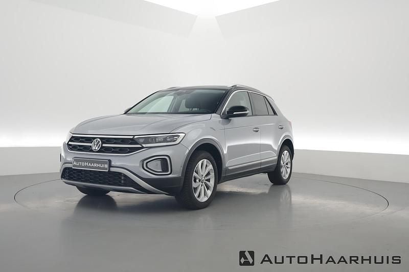 Zilver Gebruikt 2024 VW T-Roc Style SUV | € 32.800 (Eerlijke prijs) - Afbeelding 1/3