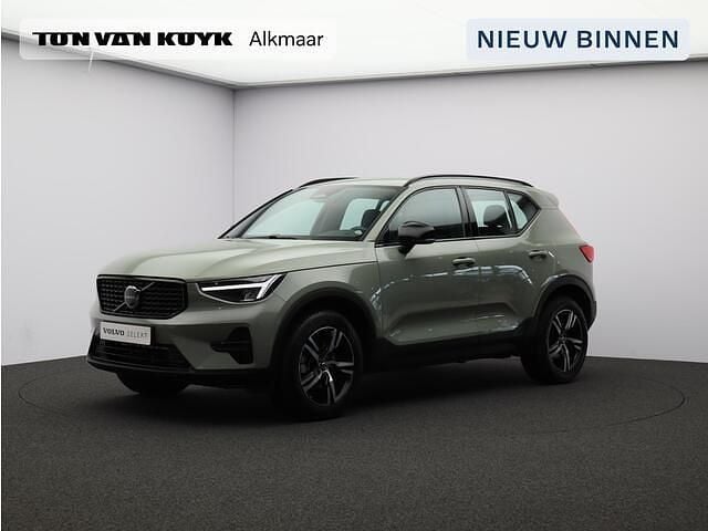 Groen Gebruikt 2024 Volvo XC40 Plus SUV | € 43.950 (Eerlijke prijs) - Afbeelding 1/4