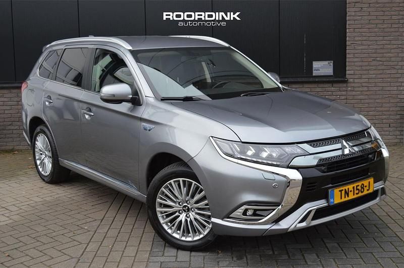 Grijs Gebruikt 2018 Mitsubishi Outlander P-HEV SUV | € 14.750 (Eerlijke prijs) - Afbeelding 1/3