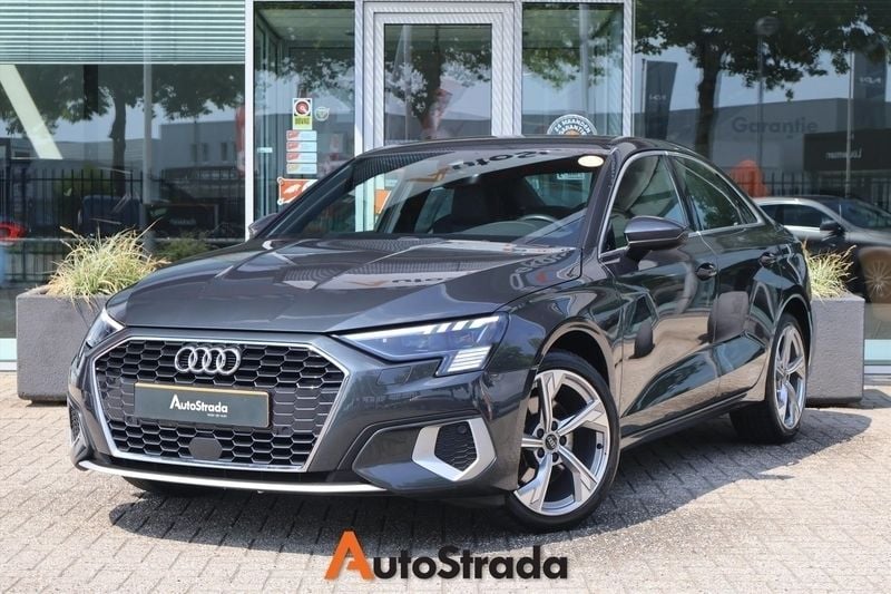 Grijs, metallic lak Gebruikt 2021 Audi A3 e-tron Edition .1 Hatchback | € 25.700 (Eerlijke prijs) - Afbeelding 1/4
