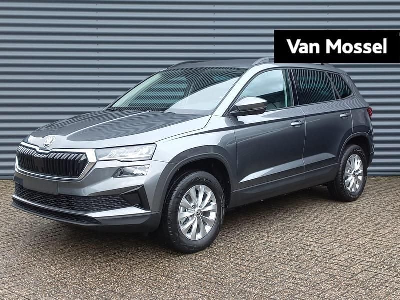 Grijs Gebruikt 2024 Skoda Karoq Business Line SUV | € 37.944 - Afbeelding 1/4