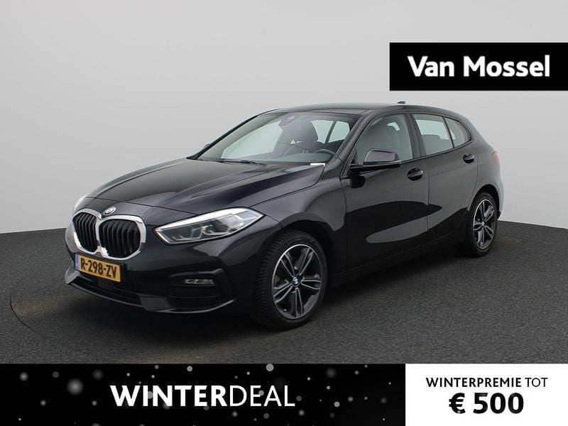 Zwart Occasion 2023 BMW 118 Basis Hatchback | € 23.400 (Goede deal) - Afbeelding 1/4