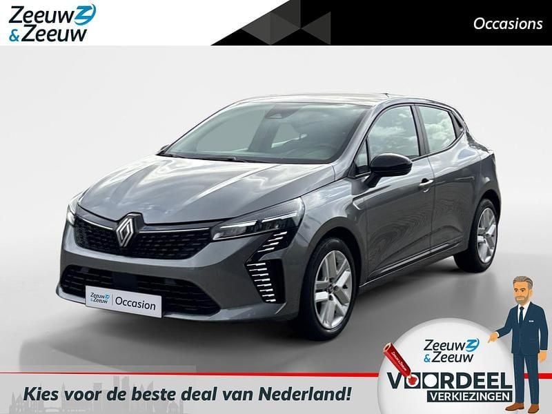 Grijs Gebruikt 2024 Renault Clio V Evolution Hatchback | € 18.935 (Eerlijke prijs) - Afbeelding 1/4