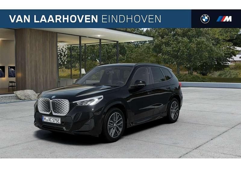 Zwart Nieuw 2025 BMW iX1 M Sport SUV | € 55.273 (Goede deal) - Afbeelding 1/4