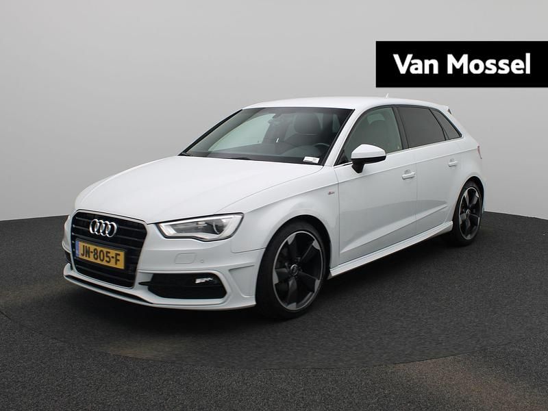 Wit Gebruikt 2016 Audi A3 Sportback Sport Hatchback | € 18.900 (Eerlijke prijs) - Afbeelding 1/4