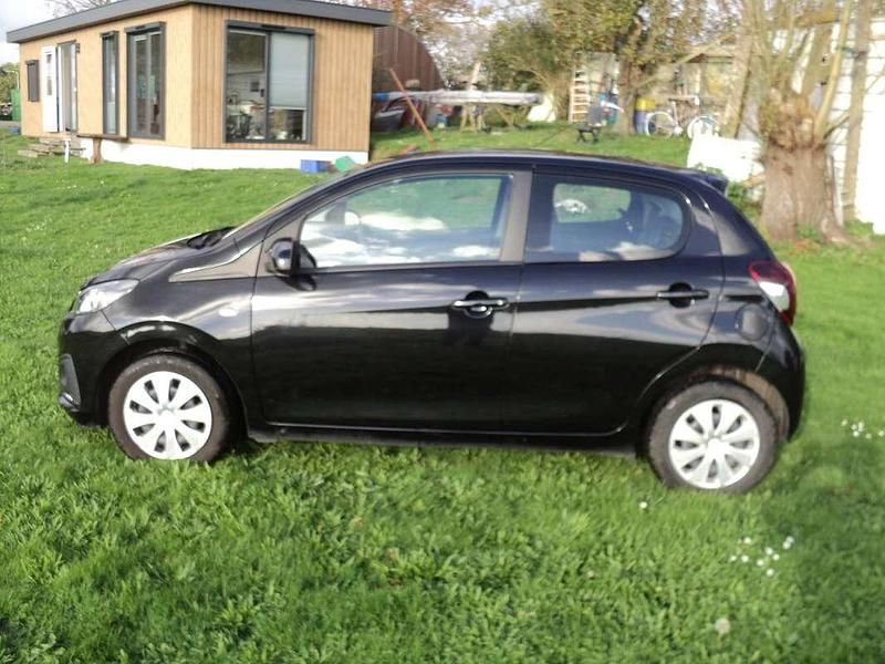 Zwart Gebruikt 2019 Peugeot 108 Active Hatchback | € 6.950 (Goede deal) - Afbeelding 1/4