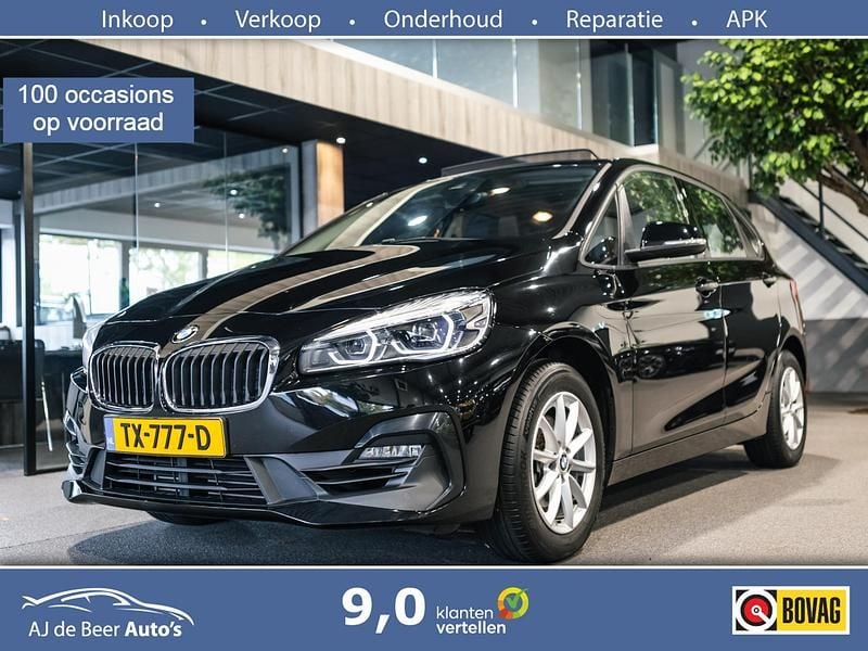 Zwart Gebruikt 2018 BMW 218 Executive Stationwagen | € 19.990 (Eerlijke prijs) - Afbeelding 1/4