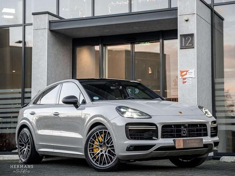 Grijs (metallic) Gebruikt 2022 Porsche Cayenne Turbo S SUV | € 116.950 (Eerlijke prijs) - Afbeelding 1/4