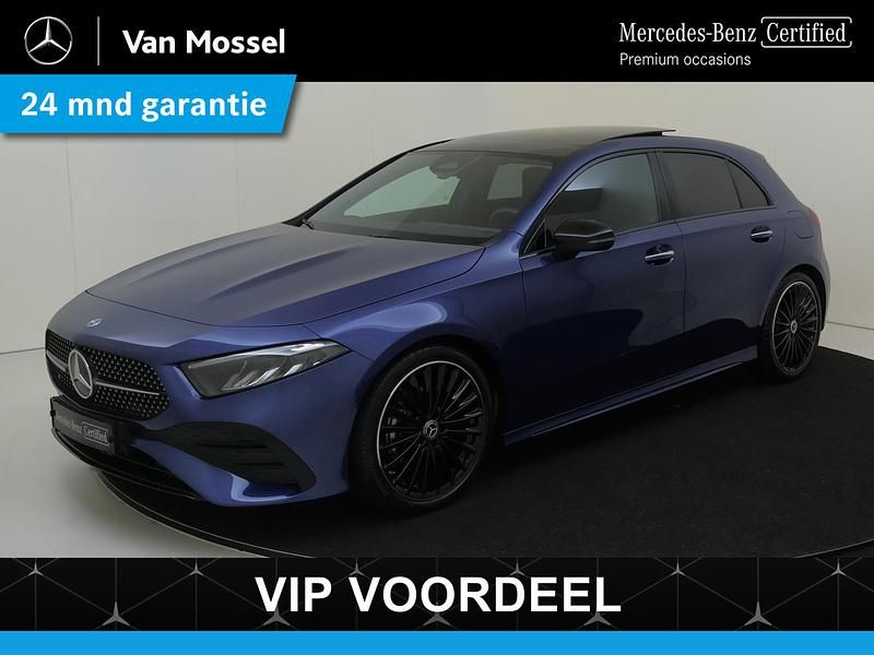 Blauw Gebruikt 2025 Mercedes A180 AMG line Hatchback | € 46.945 - Afbeelding 1/4