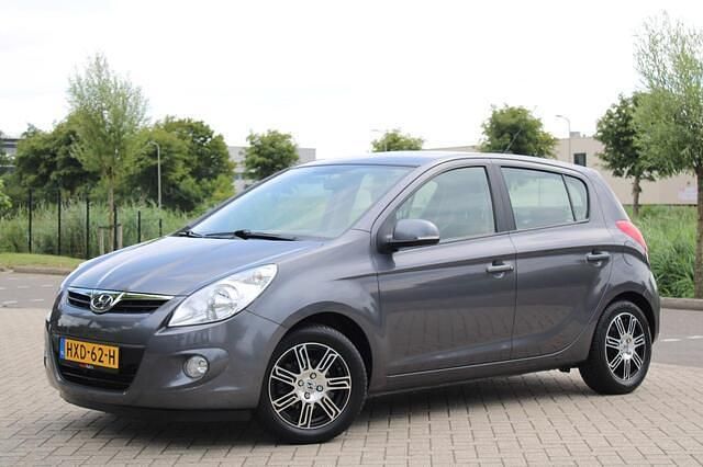 Grijs Gebruikt 2012 Hyundai i20 Hatchback | € 5.450 (Eerlijke prijs) - Afbeelding 1/4
