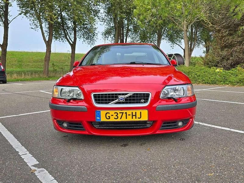 Rood Gebruikt 2003 Volvo S60 Sedan | € 12.000 - Afbeelding 1/4