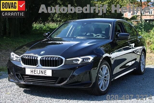 Zwart Gebruikt 2023 BMW 320 Sport Line Sedan | € 31.445 (Goede deal) - Afbeelding 1/4