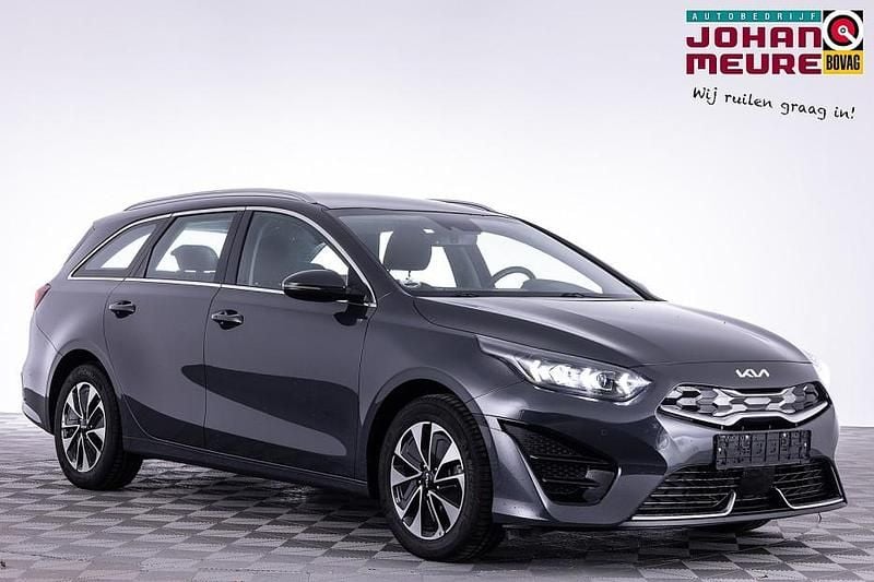 Grijs Gebruikt 2022 Kia Ceed Hatchback | € 22.990 (Goede deal) - Afbeelding 1/4