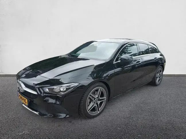 Zwart, metallic lak Gebruikt 2022 Mercedes CLA180 Shooting Brake Luxury Stationwagen | € 36.888 (Duur) - Afbeelding 1/4