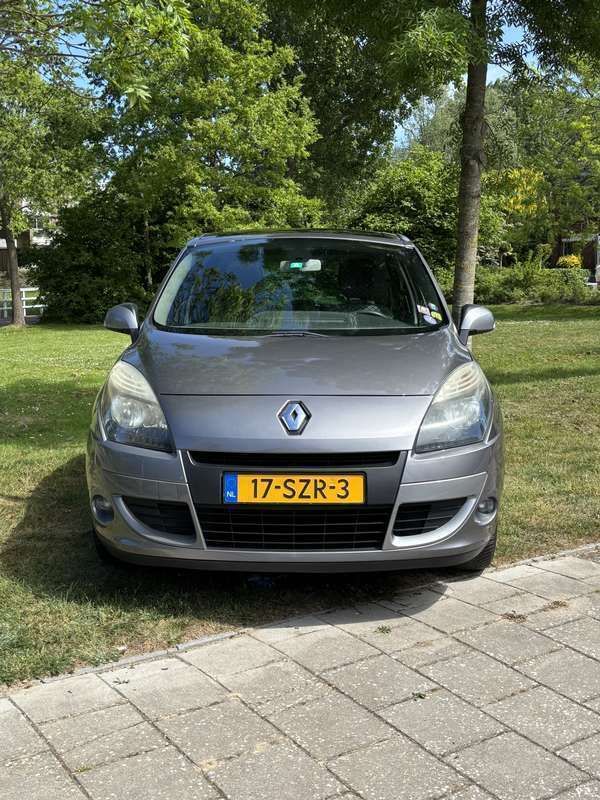 Grijs Gebruikt 2012 Renault Mégane III Hatchback | € 5.500 (Eerlijke prijs) - Afbeelding 1/4