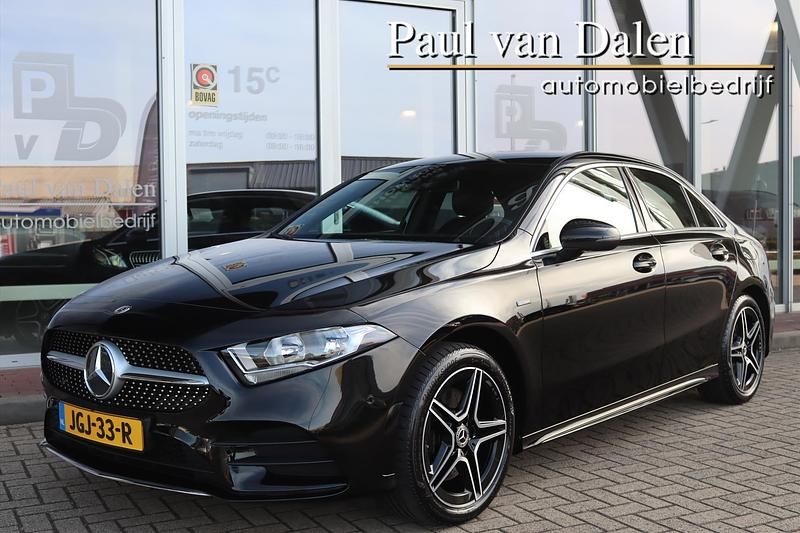 Zwart Gebruikt 2020 Mercedes A250 AMG Sedan | € 27.900 (Goede deal) - Afbeelding 1/4