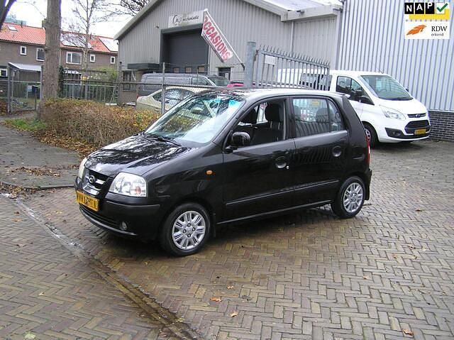 Zwart (metallic) Gebruikt 2006 Hyundai Atos Dynamiq Hatchback | € 2.950 - Afbeelding 1/4
