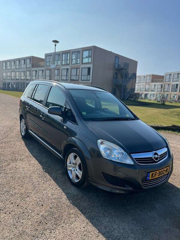 Gebruikt 2005 Opel Zafira Edition MPV | € 3.350 (Duur) - Afbeelding 1/4