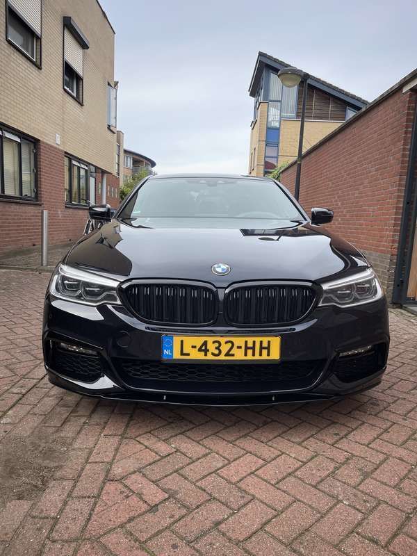 Zwart Gebruikt 2017 BMW 530 M Sport Sedan | € 21.600 (Eerlijke prijs) - Afbeelding 1/4