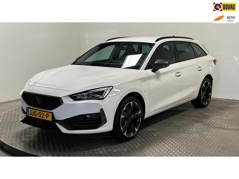 Wit Gebruikt 2022 Cupra Leon VZ Stationwagen | € 25.500 (Goede deal) - Afbeelding 1/4
