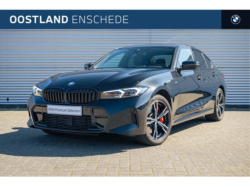 Zwart Gebruikt 2025 BMW 330e M Sport Sedan | € 58.950 (Eerlijke prijs) - Afbeelding 1/4