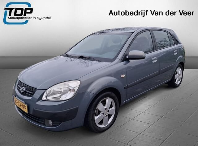 Grijs Gebruikt 2007 Kia Rio Hatchback | € 2.250 (Eerlijke prijs) - Afbeelding 1/4