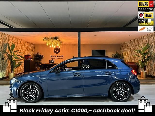 Blauw Gebruikt 2022 Mercedes A200 AMG line Hatchback | € 30.990 (Iets duurder) - Afbeelding 1/4