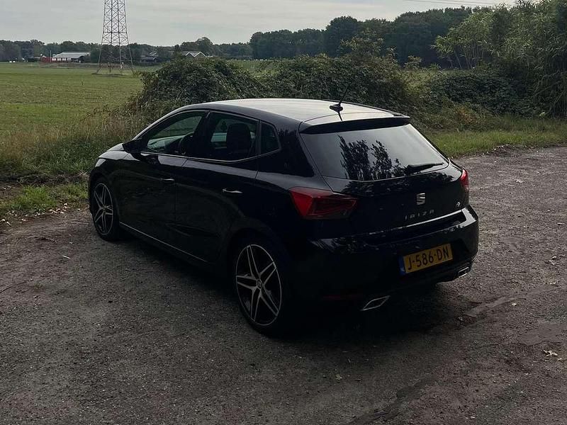 Zwart Gebruikt 2020 Seat Ibiza FR Hatchback | € 10.900 (Eerlijke prijs) - Afbeelding 1/4