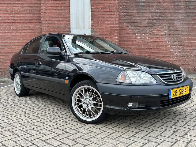 Zwart Gebruikt 2000 Toyota Avensis Sol Sedan | € 2.095 - Afbeelding 1/4