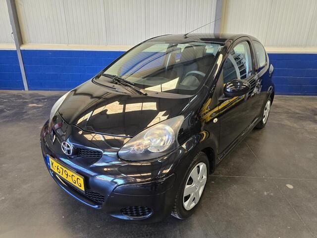 Zwart Gebruikt 2009 Toyota Aygo Hatchback | € 3.950 (Iets duurder) - Afbeelding 1/4