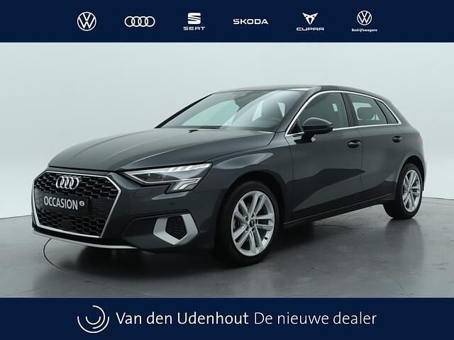 Grijs Occasion 2023 Audi A3 Sportback Advanced Hatchback | € 30.690 (Iets duurder) - Afbeelding 1/4