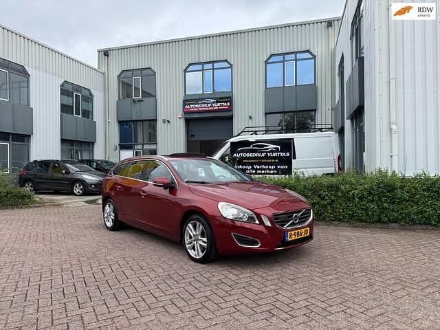 Rood Gebruikt 2013 Volvo V60 Summum Stationwagen | € 13.995 (Eerlijke prijs) - Afbeelding 1/4