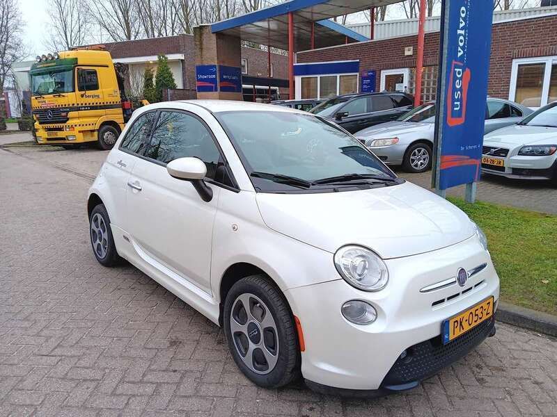 Wit, metallic lak Gebruikt 2014 Fiat 500e Hatchback | € 8.750 - Afbeelding 1/4