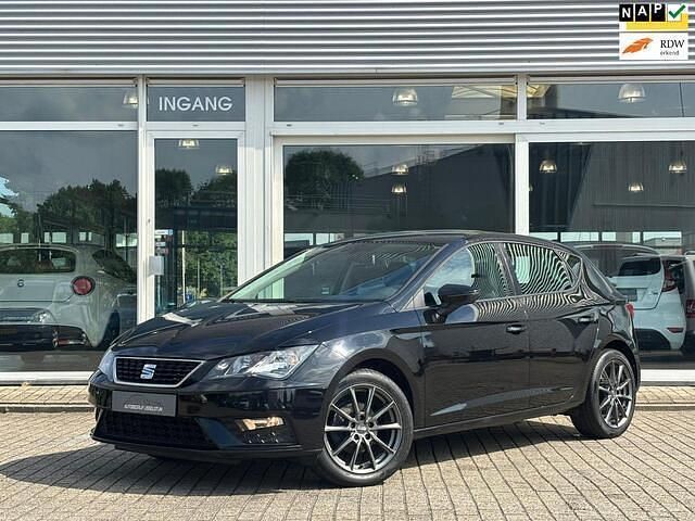 Zwart Gebruikt 2018 Seat Leon CONNECT Hatchback | € 11.999 (Goede deal) - Afbeelding 1/4