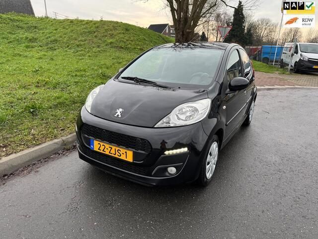 Zwart Gebruikt 2012 Peugeot 107 Envy Hatchback | € 3.949 (Eerlijke prijs) - Afbeelding 1/4
