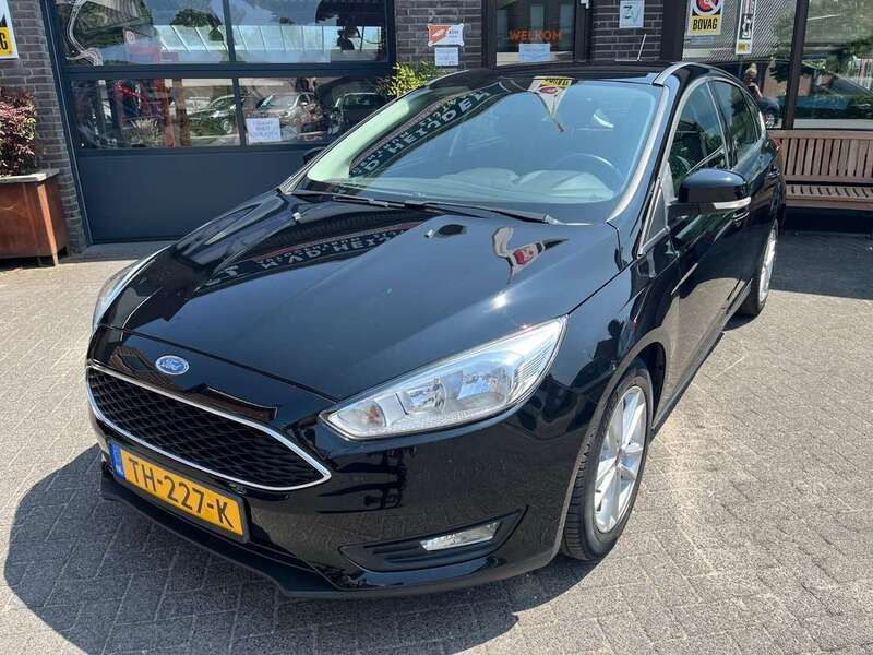 Zwart Gebruikt 2018 Ford Focus Hatchback | € 11.500 (Goede deal) - Afbeelding 1/4