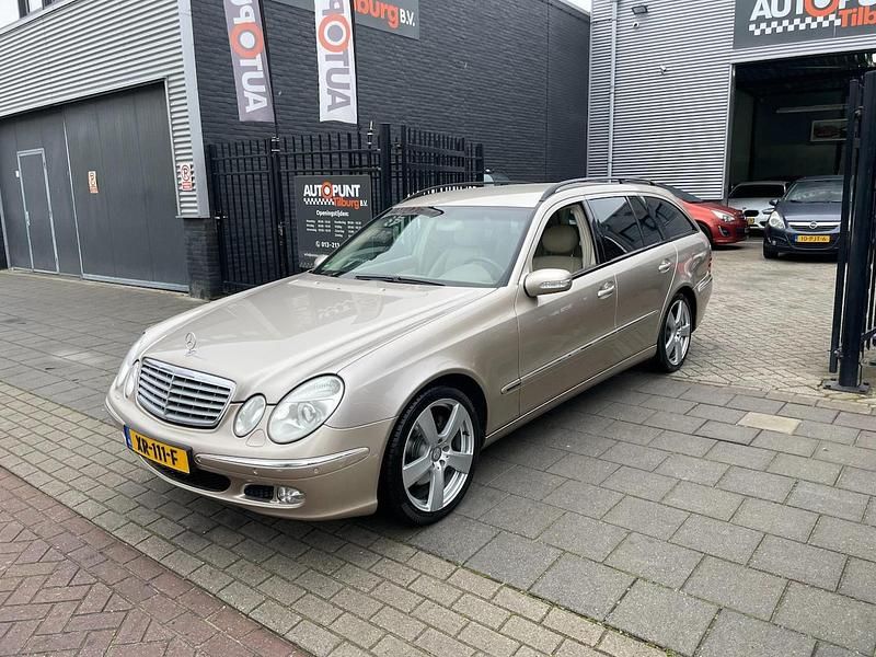 Bruin Gebruikt 2004 Mercedes E320 Avantgarde Stationwagen | € 4.999 (Goede deal) - Afbeelding 1/4