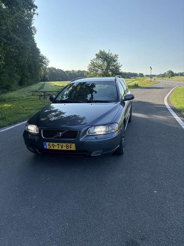 Grijs Gebruikt 2007 Volvo V70 Standard Stationwagen | € 3.500 (Eerlijke prijs) - Afbeelding 1/4