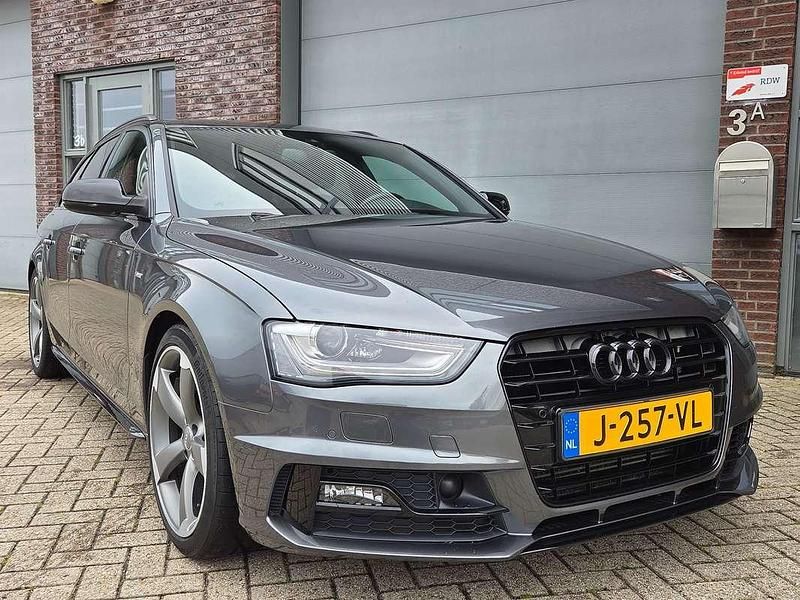 Grijs Gebruikt 2015 Audi A4 Stationwagen | € 15.500 (Iets duurder) - Afbeelding 1/4
