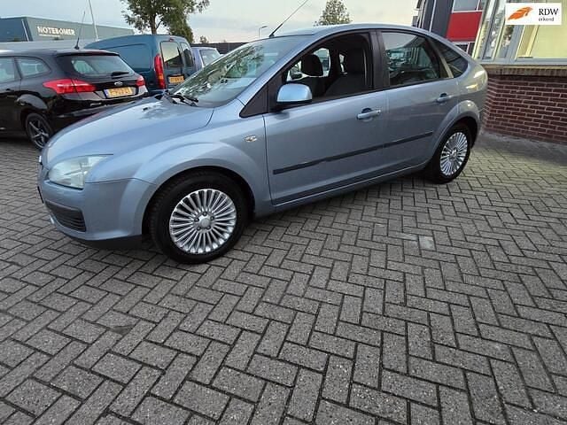 Blauw Gebruikt 2006 Ford Focus Trend Hatchback | € 1.499 (Goede deal) - Afbeelding 1/4