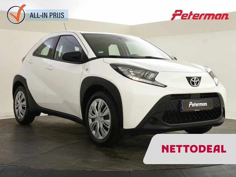 Wit Gebruikt 2023 Toyota Aygo Play Hatchback | € 14.899 (Goede deal) - Afbeelding 1/4