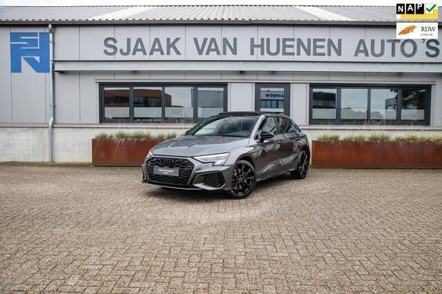 Grijs Gebruikt 2021 Audi A3 Sportback Competition Hatchback | € 36.950 - Afbeelding 1/4