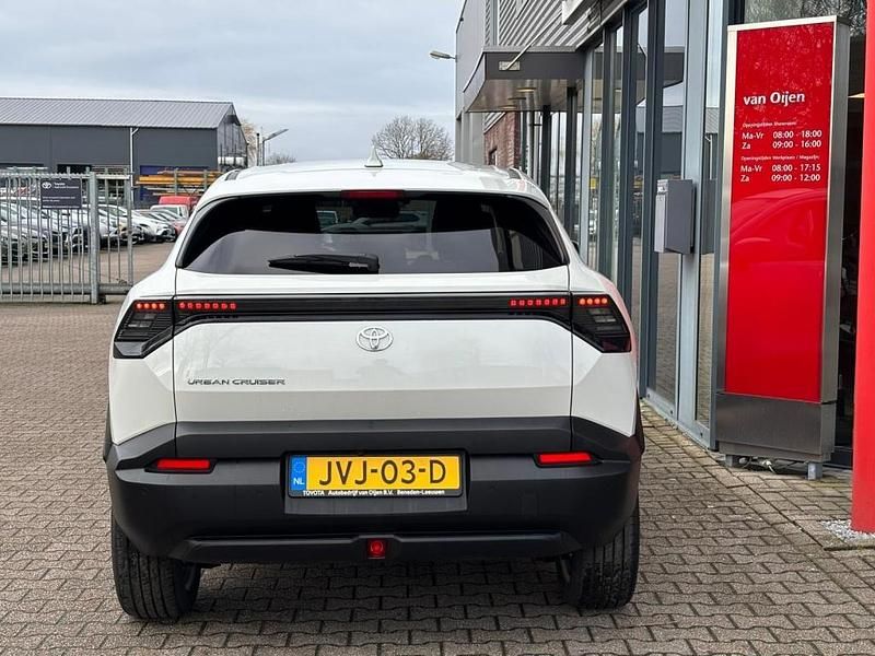Nieuw Toyota Urban Cruiser Executive 127 kW (174 PK) 2026 Wit SUV
