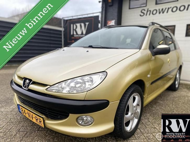 Geel Gebruikt 2004 Peugeot 206 Griffe Stationwagen | € 1.495 (Eerlijke prijs) - Afbeelding 1/4