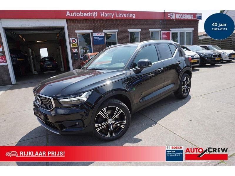 Zwart Gebruikt 2021 Volvo XC40 Inscription SUV | € 29.950 (Eerlijke prijs) - Afbeelding 1/4