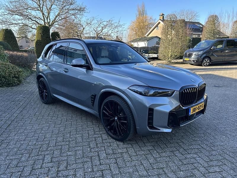 Occasion BMW X5 M Sport 313 PK (230 kW) 2025 Grijs (metallic) SUV